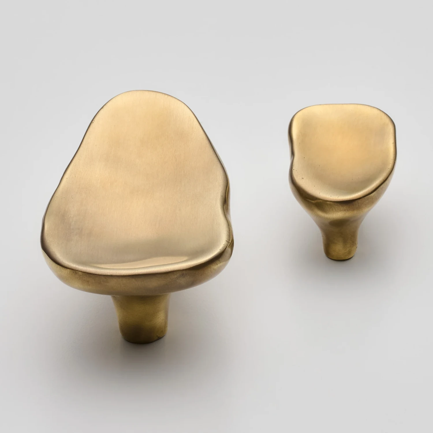 Darwin-Oyster-Organic-Cabinet-Handle-Henry-Blake-3099-4-World-of-Handles Darwin Oyster Organic Cabinet Handle